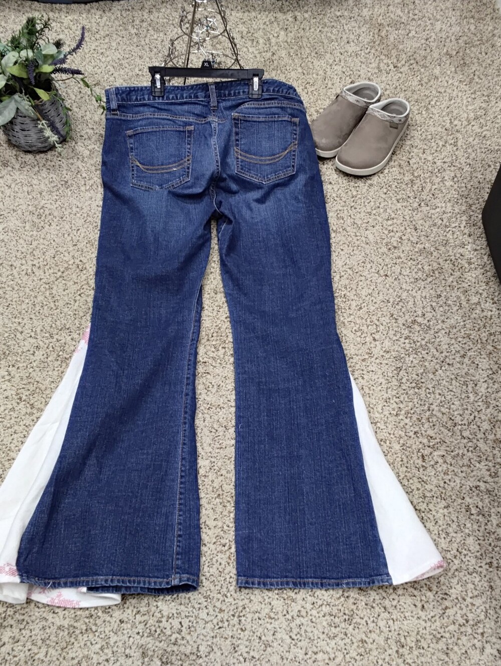 4018 Size 18 Upcycled Dreamers Old Navy Denim Flare Bells w White Floral Panels - Picture 5 of 6